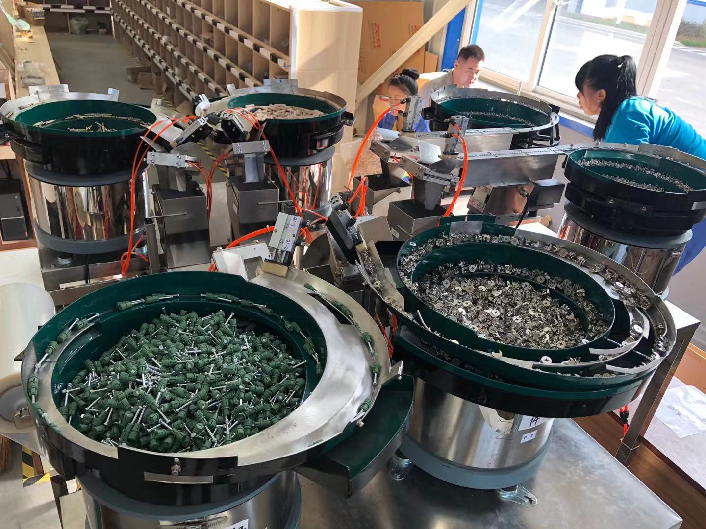 歐派集團欽定廣東銘科包裝機為五金分揀包裝機指定供應(yīng)商)